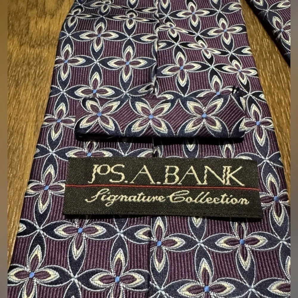 Jos. A Bank Geo Medallion Geometric Tie Dark Plum Purple Navy 100% Silk